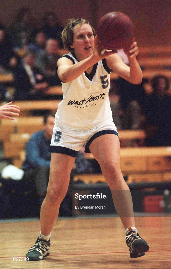 24 January 1998; Tina Tornworth of Meteors during the Sprite Women's Senior National Cup Semi-Final between Snowcream Waterford Wildcats and Meteors at the National Basketball Arena in Tallaght, Dublin. Photo by Brendan Moran/Sportsfile