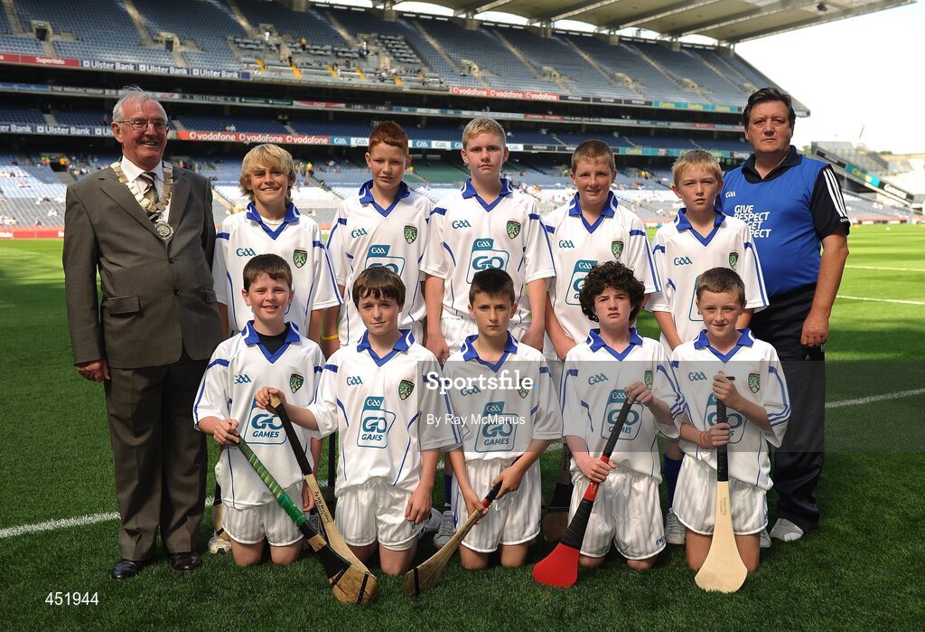 15 August 2010; President of the INTO Jim Higgins with the Waterford team, which included, Jack O’Connor, Scoil Chill Ruadhain, Glanmire, Co. Cork, John Mullins, Scoil Eoin Baiste S.N.S., Clontarf, Co. Dublin, Ronan Hayes, St. Patrick’s B.N.S., Blackrock, Co. Dublin, Jack Murphy, Clarecastle N.S., Co. Clare, Conor O’Brien, Watergrasshill N.S., Co. Cork, Gearóid Downey, Scoil Íde Naofa, Raheenagh, Co. Limerick, Brian McPartland, C.B.S., Doon, Co. Limerick, Lorcan McCaughey, St. Joseph’s P.S., Carryduff, Co. Down, Eoin Savage, St. Mary’s P.S., Portaferry, Co. Down and Eoin Coulter, St. Patrick’s, Ballygalget, Co. Down. GAA Into Mini-Sevens during half time of the GAA Hurling All-Ireland Senior Championship Semi-Final, Waterford v Tipperary, Croke Park, Dublin. Picture credit: Ray McManus / SPORTSFILE
