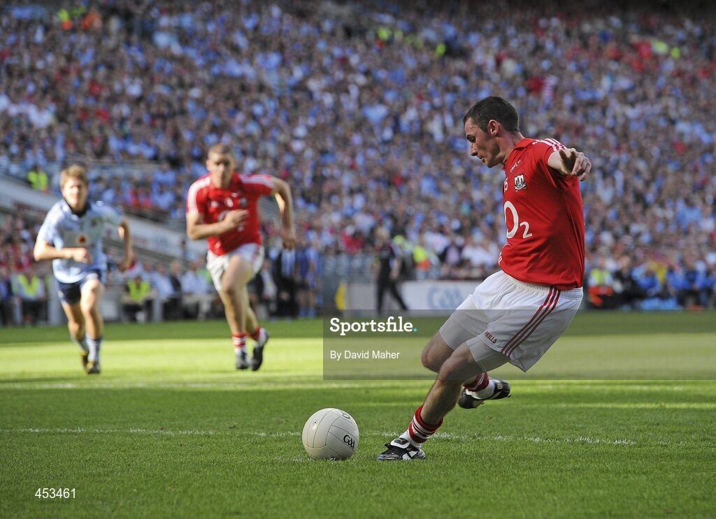 22 August 2010; Donncha O'Connor, Cork, scores his side's goal from a penalty. GAA Football All-Ireland Senior Championship Semi-Final, Dublin v Cork, Croke Park, Dublin. Picture credit: David Maher / SPORTSFILE
