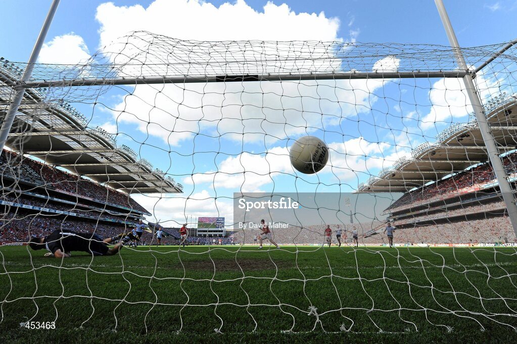 22 August 2010; Donncha O'Connor, Cork, beats Dublin goalkeeper Stephen Cluxton from a penalty to score his side's goal. GAA Football All-Ireland Senior Championship Semi-Final, Dublin v Cork, Croke Park, Dublin. Picture credit: David Maher / SPORTSFILE