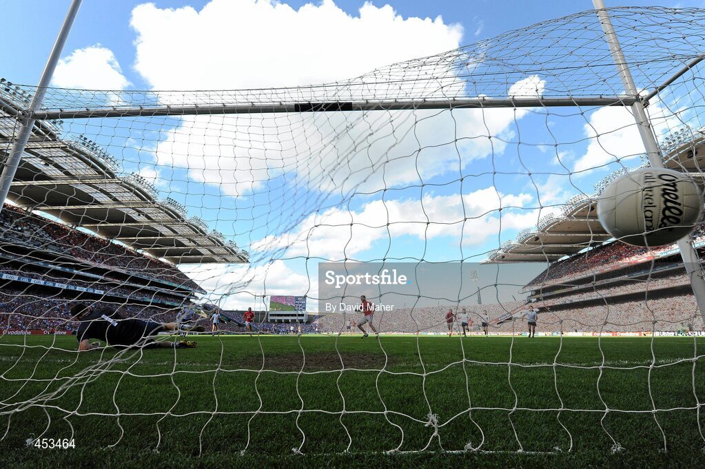 22 August 2010; Donncha O'Connor, Cork, beats Dublin goalkeeper Stephen Cluxton from a penalty to score his side's goal. GAA Football All-Ireland Senior Championship Semi-Final, Dublin v Cork, Croke Park, Dublin. Picture credit: David Maher / SPORTSFILE