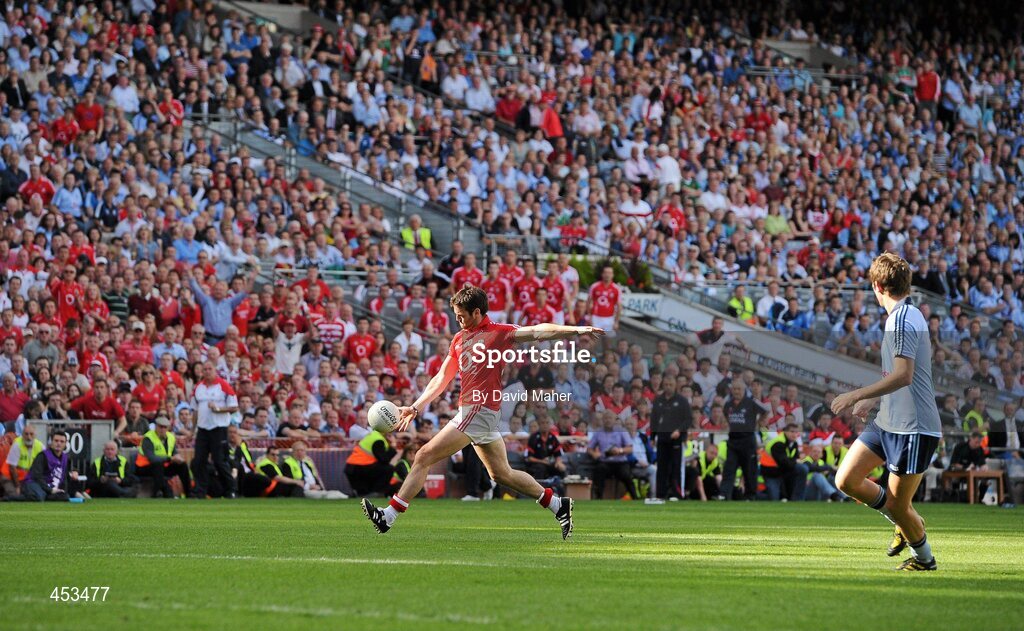22 August 2010; Derek Kavanagh, Cork, scores a point in injury time. GAA Football All-Ireland Senior Championship Semi-Final, Dublin v Cork, Croke Park, Dublin. Picture credit: David Maher / SPORTSFILE