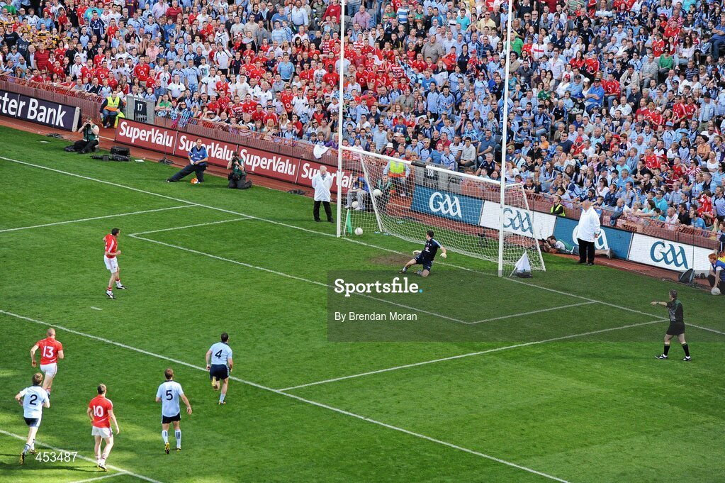 22 August 2010; Donncha O'Connor, Cork, scores his side's penalty past Dublin goalkeeper Stephen Cluxton. GAA Football All-Ireland Senior Championship Semi-Final, Dublin v Cork, Croke Park, Dublin. Picture credit: Brendan Moran / SPORTSFILE