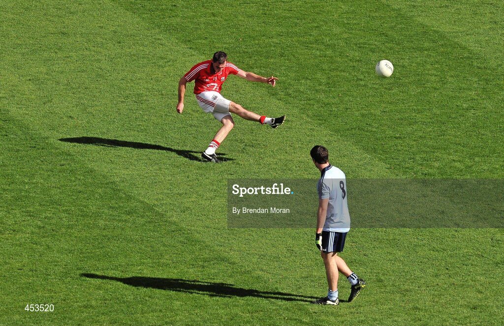 22 August 2010; Cork's Donncha O'Connor kicks a point from a free to give his side the lead in the last minute of normal time as Michael Daragh McAuley, Dublin, looks on. GAA Football All-Ireland Senior Championship Semi-Final, Dublin v Cork, Croke Park, Dublin. Picture credit: Brendan Moran / SPORTSFILE