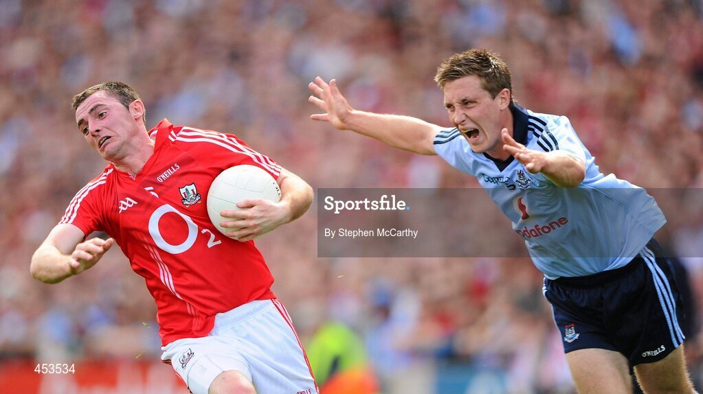 22 August 2010; Donncha O'Connor, Cork, in action against Kevin Nolan, Dublin. GAA Football All-Ireland Senior Championship Semi-Final, Dublin v Cork, Croke Park, Dublin. Picture credit: Stephen McCarthy / SPORTSFILE
