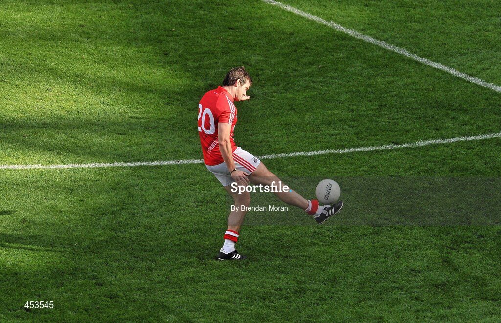 22 August 2010; Derek Kavanagh, Cork, kicks his side's final point in injury time. GAA Football All-Ireland Senior Championship Semi-Final, Dublin v Cork, Croke Park, Dublin. Picture credit: Brendan Moran / SPORTSFILE