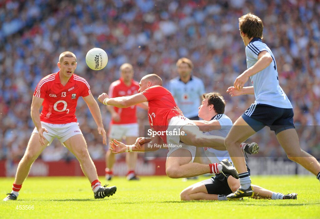 22 August 2010; Pearse O'Neill passes to his Cork team-mate Daniel Goulding under pressure from Dublin players Michael Fitzsimons, right, and Niall Corkery. GAA Football All-Ireland Senior Championship Semi-Final, Dublin v Cork, Croke Park, Dublin. Picture credit: Ray McManus / SPORTSFILE