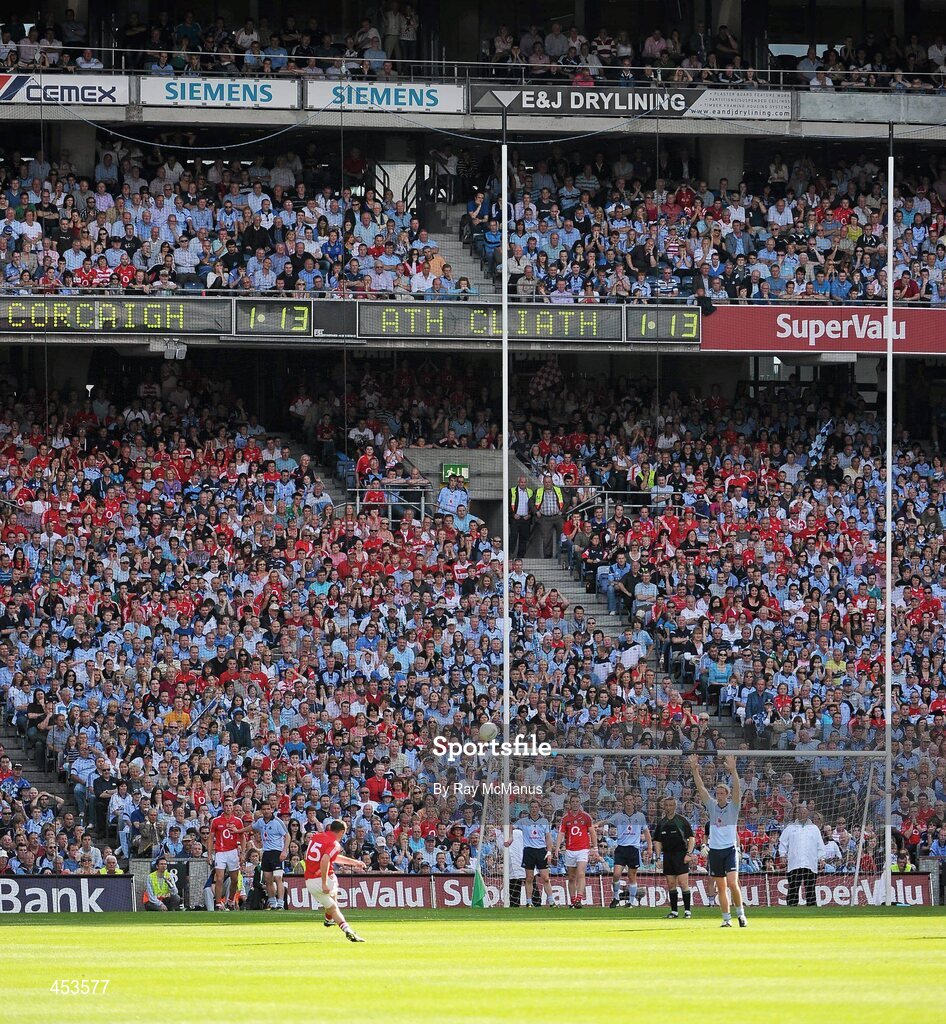 22 August 2010; With the score at 1-13 each Donncha O'Connor shoots Cork into the lead for the first time in the game. GAA Football All-Ireland Senior Championship Semi-Final, Dublin v Cork, Croke Park, Dublin. Picture credit: Ray McManus / SPORTSFILE