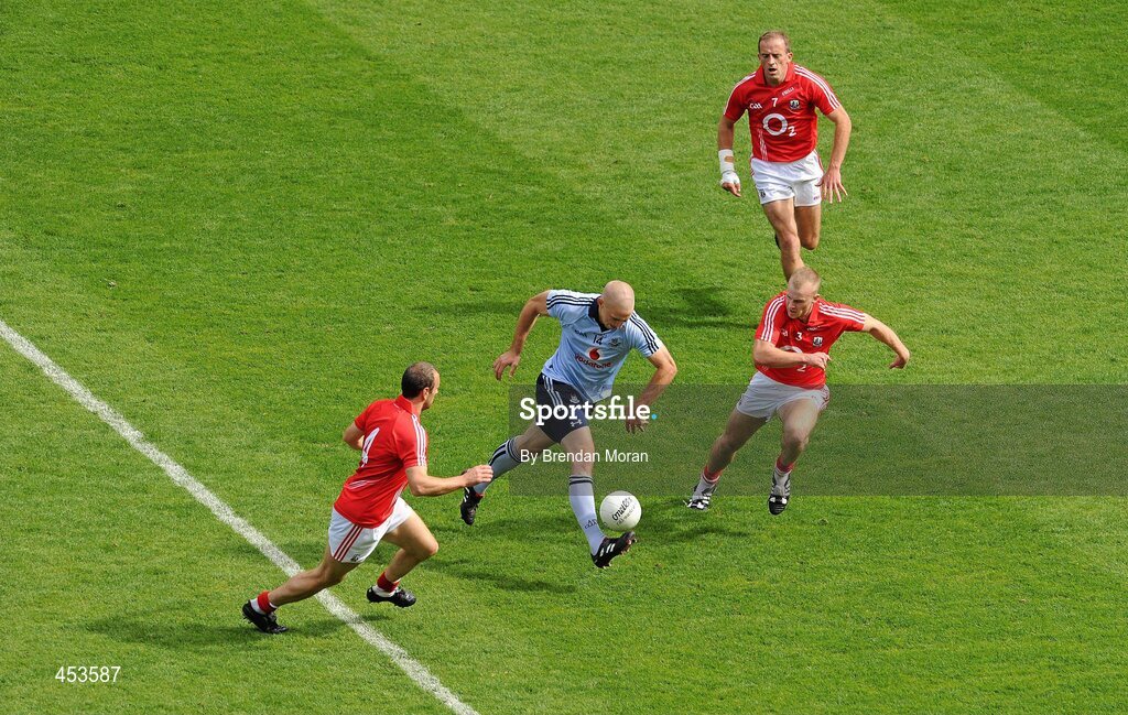 22 August 2010; Eoghan O'Gara, Dublin, in action against John Miskella, left, Michael Shields and Paudie Kissane, 7, Cork. GAA Football All-Ireland Senior Championship Semi-Final, Dublin v Cork, Croke Park, Dublin. Picture credit: Brendan Moran / SPORTSFILE