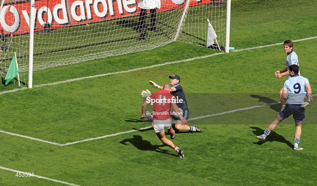 22 August 2010; Dublin goalkeeper Stephen Cluxton saves a shot from Pearse O'Neill, Cork. GAA Football All-Ireland Senior Championship Semi-Final, Dublin v Cork, Croke Park, Dublin. Picture credit: Brendan Moran / SPORTSFILE