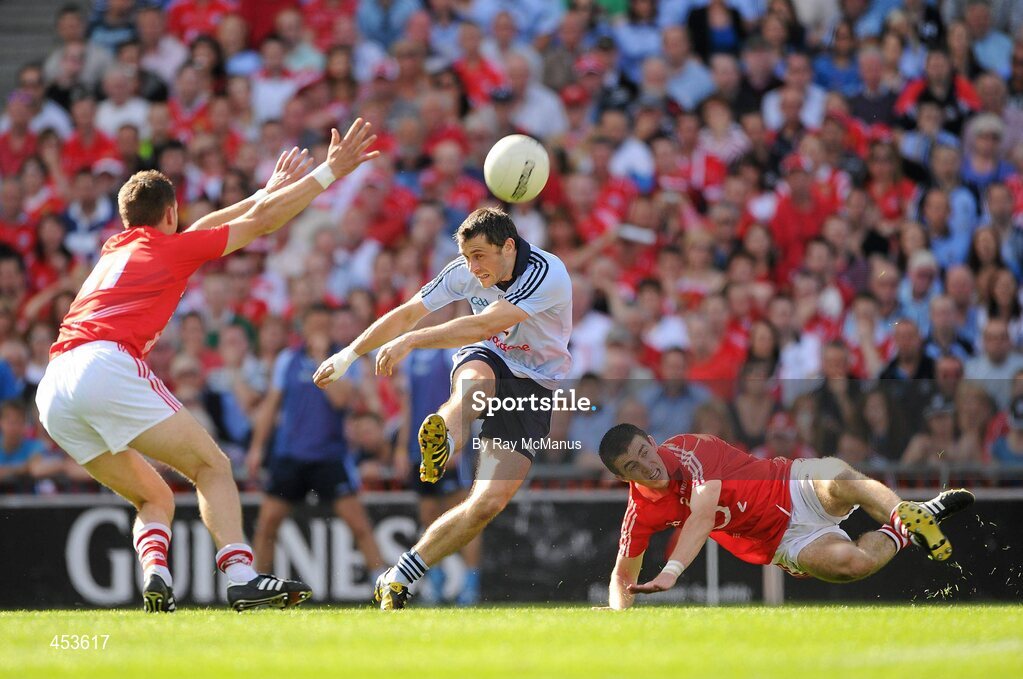22 August 2010; Alan Brogan, Dublin, in action against Pearse O'Neill, left, and Ray Carey, Cork. GAA Football All-Ireland Senior Championship Semi-Final, Dublin v Cork, Croke Park, Dublin. Picture credit: Ray McManus / SPORTSFILE