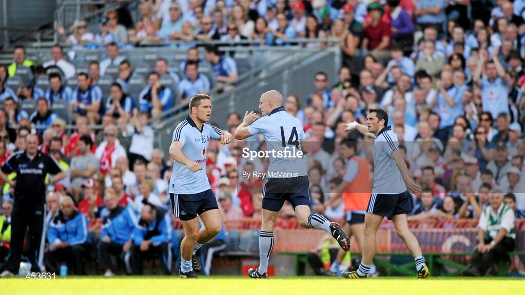 22 August 2010; Eoghan O'Gara is replaced by Conal Keaney for Dublin. GAA Football All-Ireland Senior Championship Semi-Final, Dublin v Cork, Croke Park, Dublin. Picture credit: Ray McManus / SPORTSFILE
