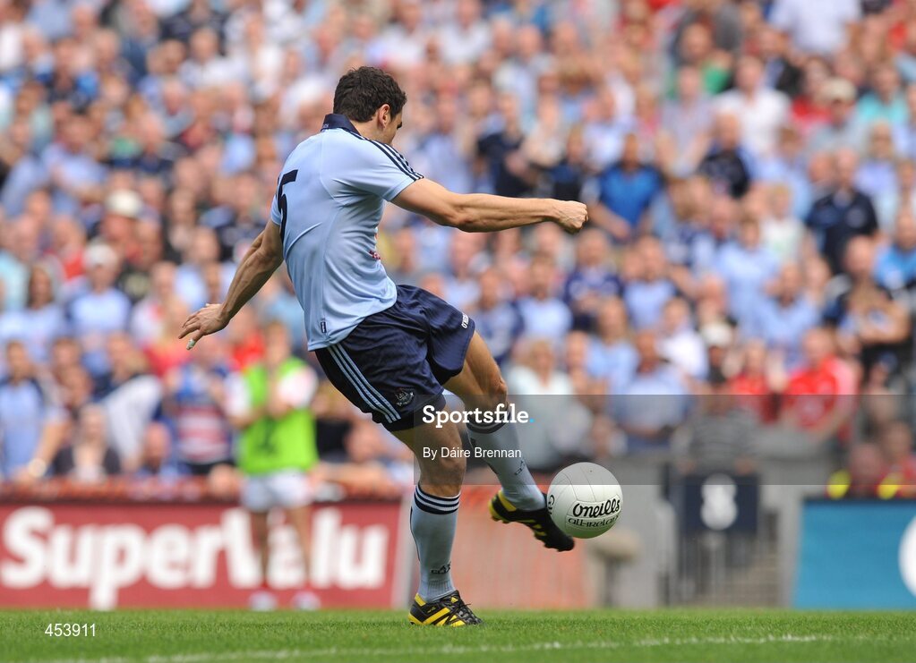 22 August 2010; Bernard Brogan, Dublin, scores his side's goal. GAA Football All-Ireland Senior Championship Semi-Final, Dublin v Cork, Croke Park, Dublin. Picture credit: Dáire Brennan / SPORTSFILE