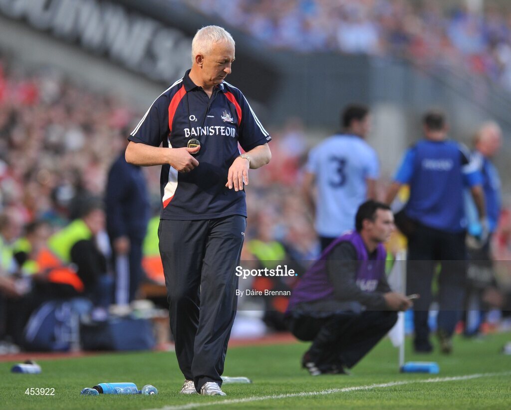 22 August 2010; Cork manager Conor Counihan checks his watch in the dying moments of the game. GAA Football All-Ireland Senior Championship Semi-Final, Dublin v Cork, Croke Park, Dublin. Picture credit: Dáire Brennan / SPORTSFILE