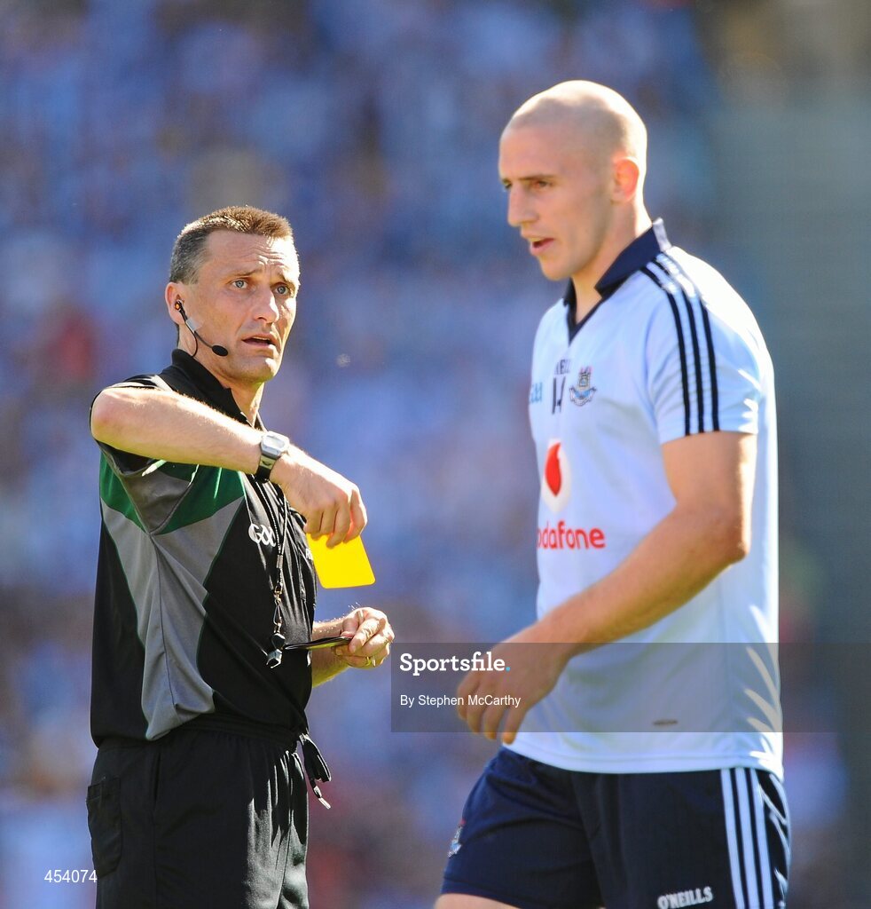 22 August 2010; Referee Maurice Deegan issues a yellow card to Eoghan O'Gara, Dublin. GAA Football All-Ireland Senior Championship Semi-Final, Dublin v Cork, Croke Park, Dublin. Picture credit: Stephen McCarthy / SPORTSFILE