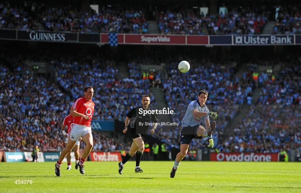 22 August 2010; Ross McConnell, Dublin, has an attempts at a socre during the second half. GAA Football All-Ireland Senior Championship Semi-Final, Dublin v Cork, Croke Park, Dublin. Picture credit: Stephen McCarthy / SPORTSFILE