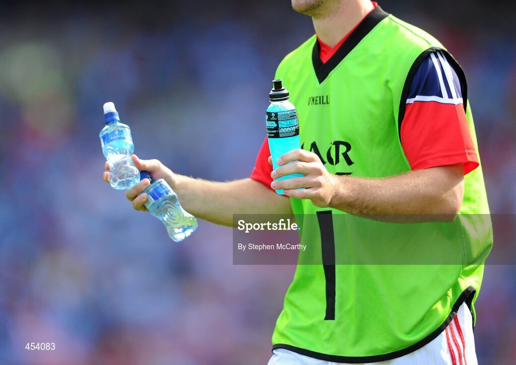 22 August 2010; A Cork Maor Uisce offers players a choice of drink. GAA Football All-Ireland Senior Championship Semi-Final, Dublin v Cork, Croke Park, Dublin. Picture credit: Stephen McCarthy / SPORTSFILE