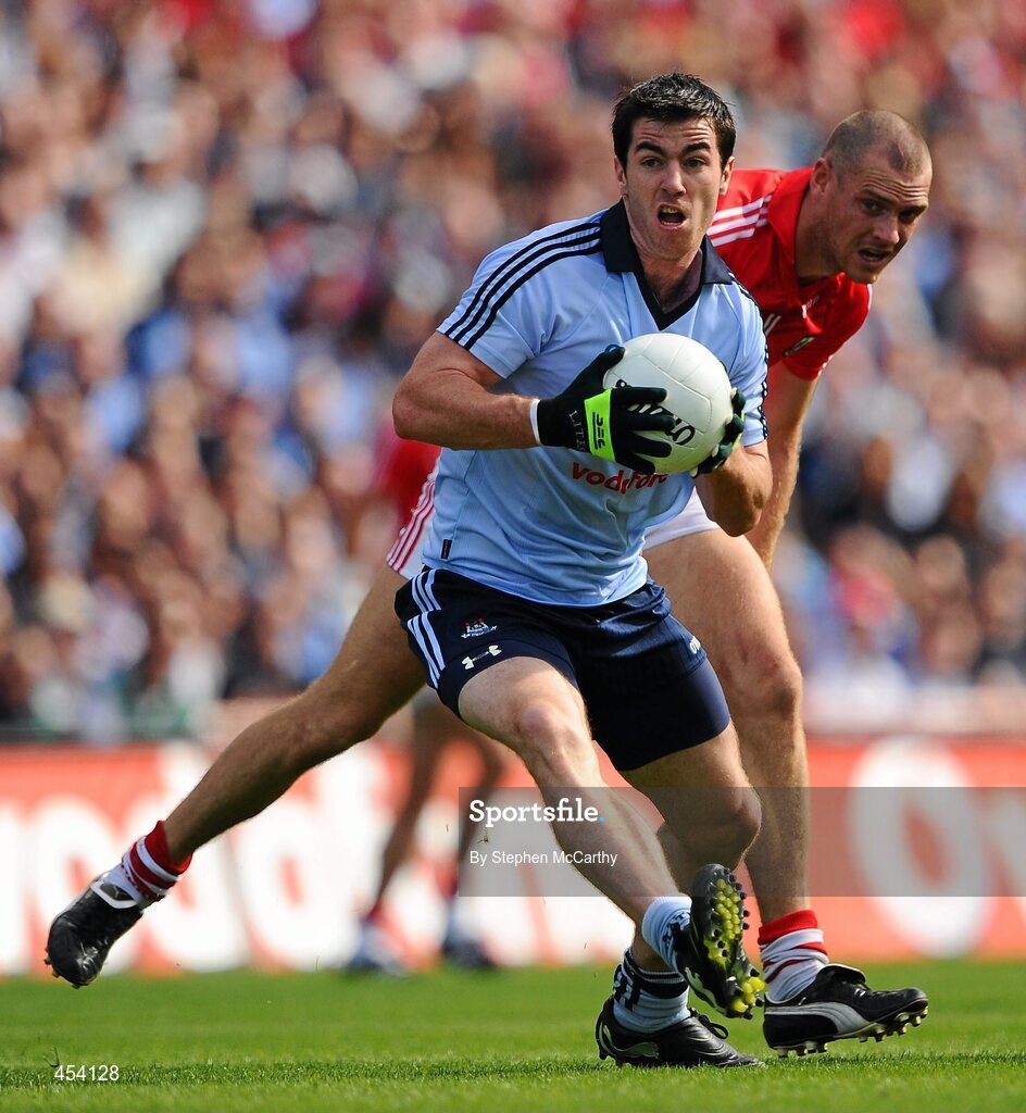 22 August 2010; Michael Darragh McAuley, Dublin, in action against Pearse O'Neill, Cork. GAA Football All-Ireland Senior Championship Semi-Final, Dublin v Cork, Croke Park, Dublin. Picture credit: Stephen McCarthy / SPORTSFILE