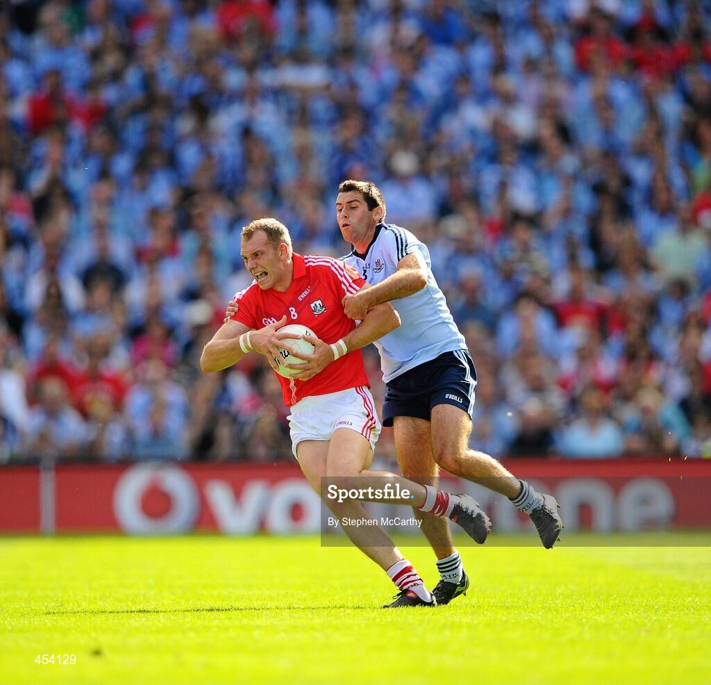 22 August 2010; Alan O'Connor, Cork, in action against David Henry, Dublin. GAA Football All-Ireland Senior Championship Semi-Final, Dublin v Cork, Croke Park, Dublin. Picture credit: Stephen McCarthy / SPORTSFILE