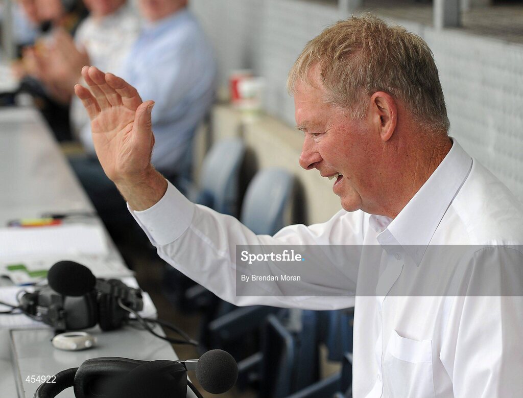 22 August 2010; RTE Radio commentator Micheal O Muircheartaigh acknowledges the crowd's applause on the occasion of his 80th birthday. GAA Football All-Ireland Senior Championship Semi-Final, Dublin v Cork, Croke Park, Dublin. Picture credit: Brendan Moran / SPORTSFILE