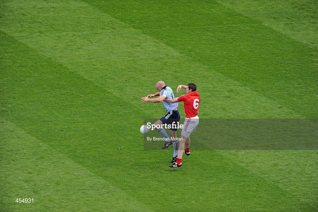 22 August 2010; Eoghan O'Gara, Dublin, in action against Graham Canty, Cork. GAA Football All-Ireland Senior Championship Semi-Final, Dublin v Cork, Croke Park, Dublin. Picture credit: Brendan Moran / SPORTSFILE