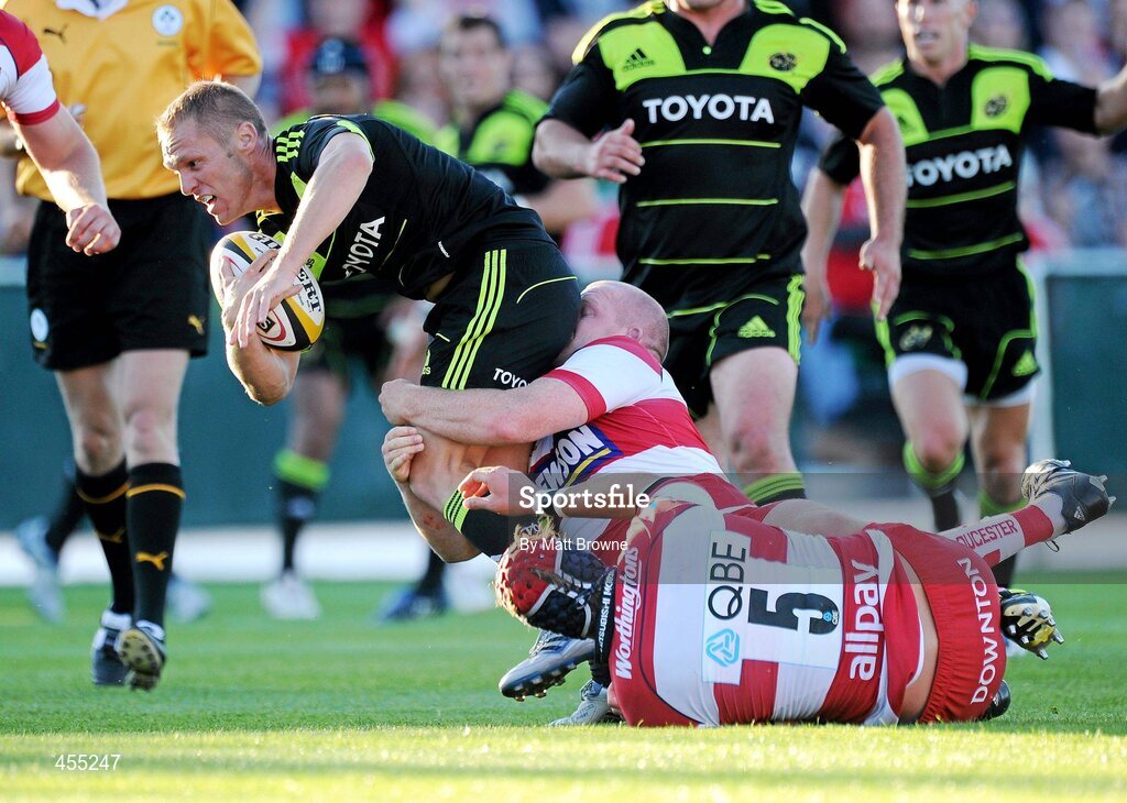 27 August 2010; Paul Warwick, Munster, is tackled by Scott Lawson and Alex Brown, 5, Gloucester. Pre-Season Friendly, Munster v Gloucester, Musgrave Park, Cork. Picture credit: Matt Browne / SPORTSFILE