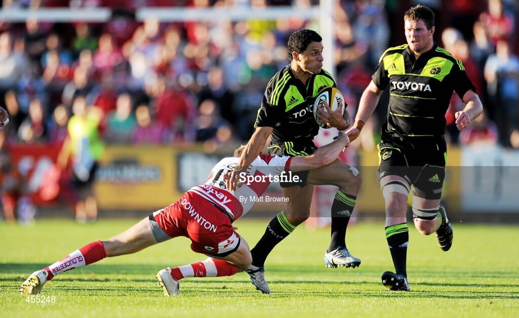 27 August 2010; Doug Howlett, Munster, is tackled by Ollie Morgan, Gloucester. Pre-Season Friendly, Munster v Gloucester, Musgrave Park, Cork. Picture credit: Matt Browne / SPORTSFILE