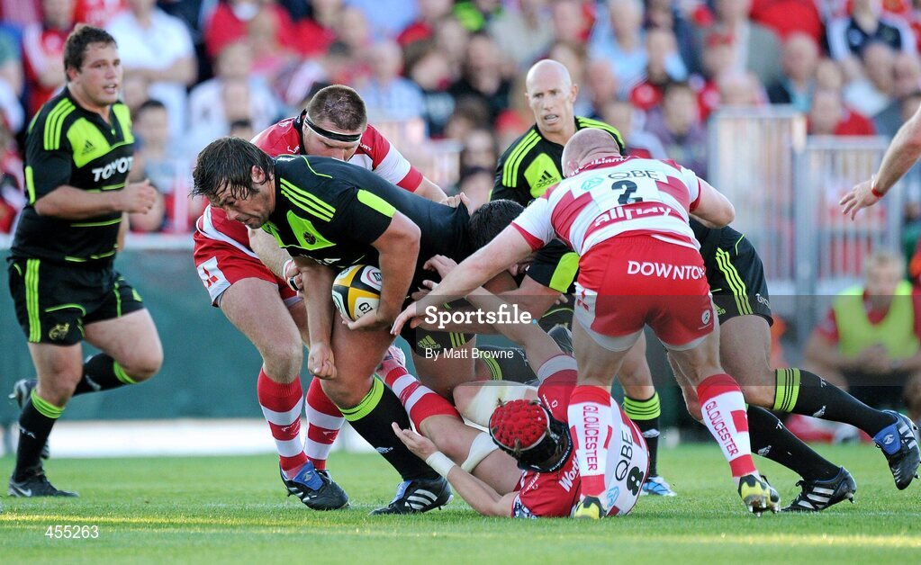 27 August 2010; Tony Buckley, Munster, is tackled by Pierre Capdevielle, Alex Brown, 5, and Scott Lawson, Gloucester. Pre-Season Friendly, Munster v Gloucester, Musgrave Park, Cork. Picture credit: Matt Browne / SPORTSFILE