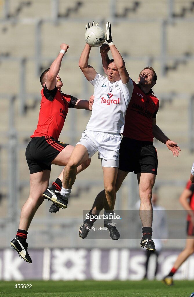 29 August 2010; Daryl Flynn, Kildare, in action against Kalum King, left, and Peter Fitzpatrick, Down. GAA Football All-Ireland Senior Championship Semi-Final, Kildare v Down, Croke Park, Dublin. Photo by Sportsfile