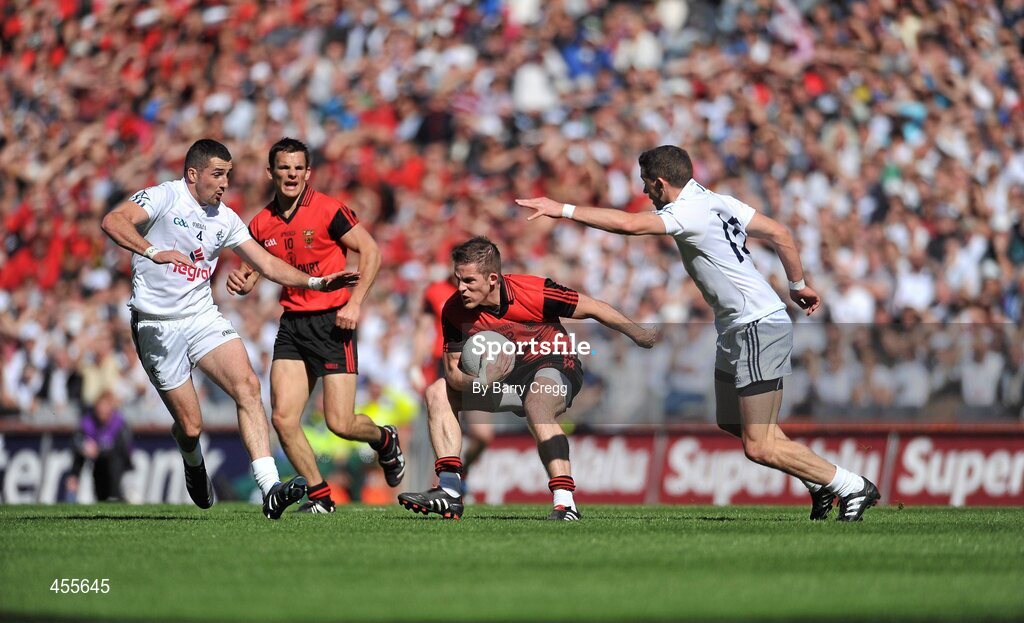 29 August 2010; Paul McComiskey, centre, Down, in action against Aindriú Mac Lochlainn, left, and Eamonn Callaghan, Kildare. GAA Football All-Ireland Senior Championship Semi-Final, Kildare v Down, Croke Park, Dublin. Picture credit: Barry Cregg / SPORTSFILE