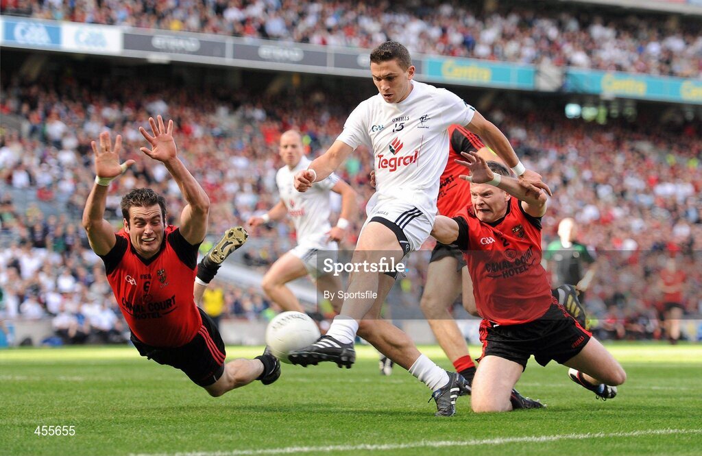 29 August 2010; Eamonn Callaghan, Kildare, in action against Daniel McCartan, right, and Kevin McKernan, Down. GAA Football All-Ireland Senior Championship Semi-Final, Kildare v Down, Croke Park, Dublin. Photo by Sportsfile