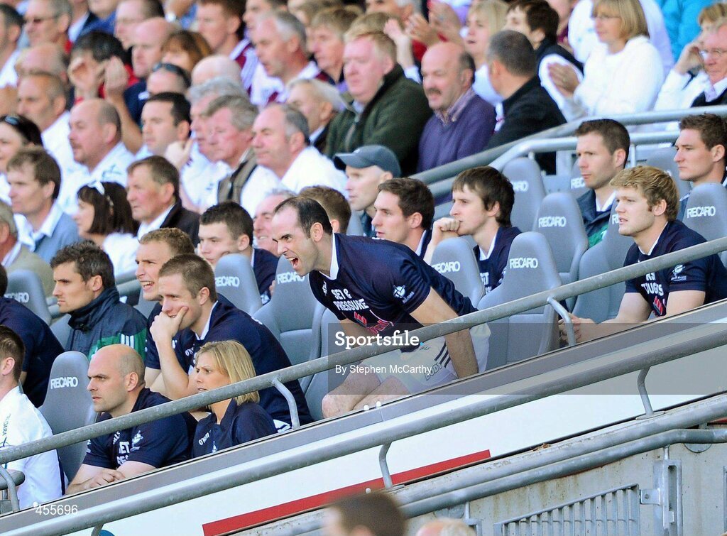 29 August 2010; Dermot Earley, Kildare, urges his side on from the bench. GAA Football All-Ireland Senior Championship Semi-Final, Kildare v Down, Croke Park, Dublin. Picture credit: Stephen McCarthy / SPORTSFILE