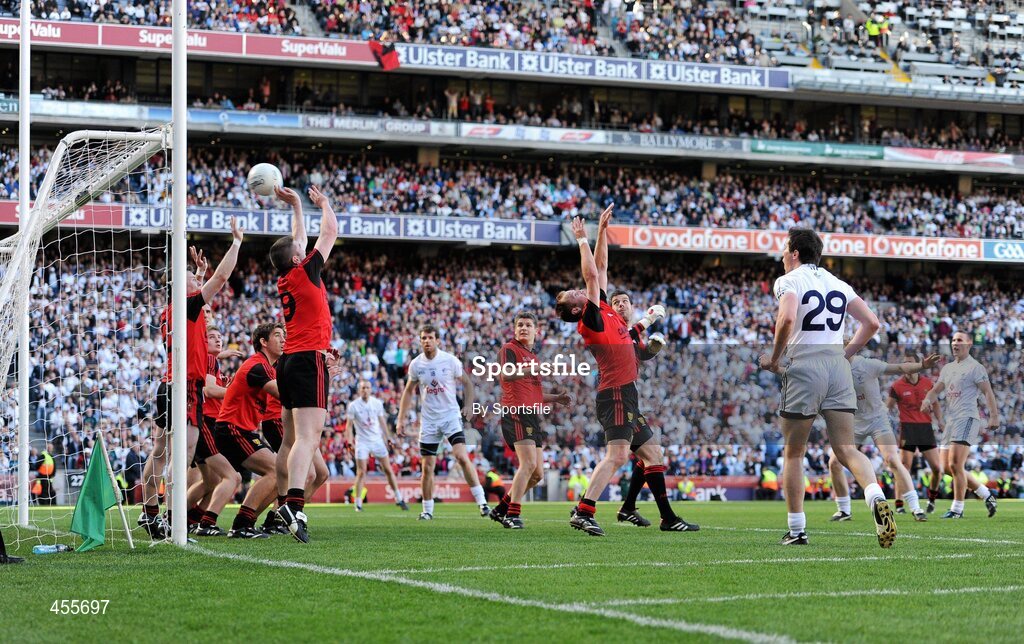 29 August 2010; Kalum King, Down, tips the ball to hit off the crossbar in the final seconds of the game. GAA Football All-Ireland Senior Championship Semi-Final, Kildare v Down, Croke Park, Dublin. Photo by Sportsfile