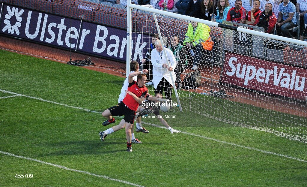 29 August 2010; Down's Benny Coulter punches the ball into the net past Kildare's Emmet Bolton and goalkeeper Shane McCormack for his side's goal in the first half. GAA Football All-Ireland Senior Championship Semi-Final, Kildare v Down, Croke Park, Dublin. Picture credit: Brendan Moran / SPORTSFILE