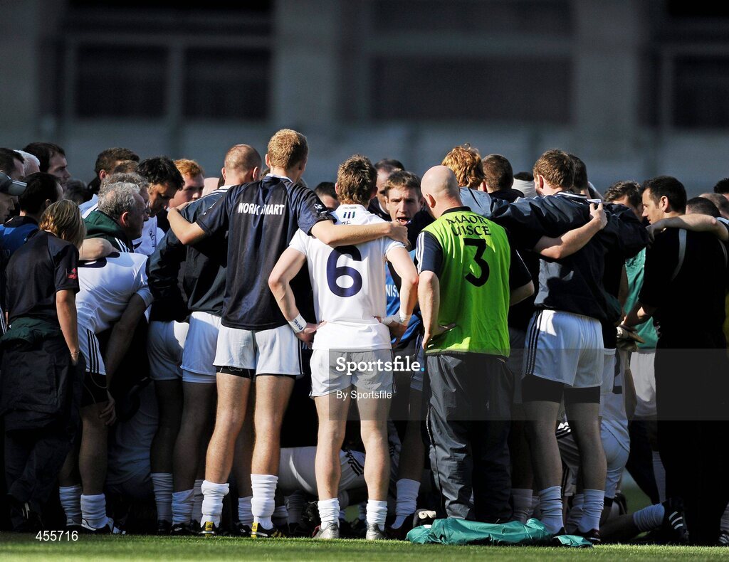 29 August 2010; Kildare manager Kieran McGeeney speaks to his players after the game. GAA Football All-Ireland Senior Championship Semi-Final, Kildare v Down, Croke Park, Dublin. Photo by Sportsfile