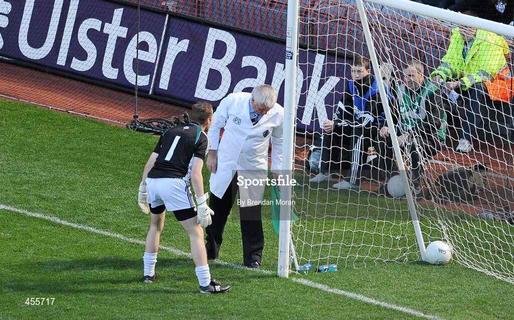 29 August 2010; Kildare goalkeeper Shane McCormack appeals to the umpire after Down scored their goal. GAA Football All-Ireland Senior Championship Semi-Final, Kildare v Down, Croke Park, Dublin. Picture credit: Brendan Moran / SPORTSFILE