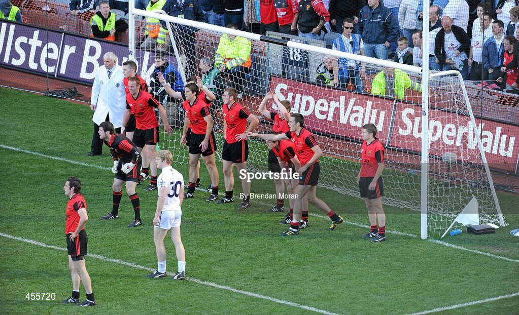 29 August 2010; The Down players stand on their own goal-line before a free kick by Kildare's Robert kelly late in injury time. GAA Football All-Ireland Senior Championship Semi-Final, Kildare v Down, Croke Park, Dublin. Picture credit: Brendan Moran / SPORTSFILE
