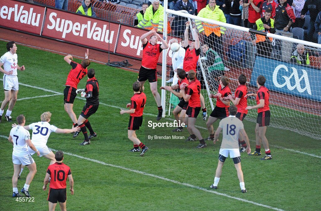 29 August 2010; The ball comes off the Down crossbar from a free kick by Kildare's Robert Kelly late in injury time. GAA Football All-Ireland Senior Championship Semi-Final, Kildare v Down, Croke Park, Dublin. Picture credit: Brendan Moran / SPORTSFILE
