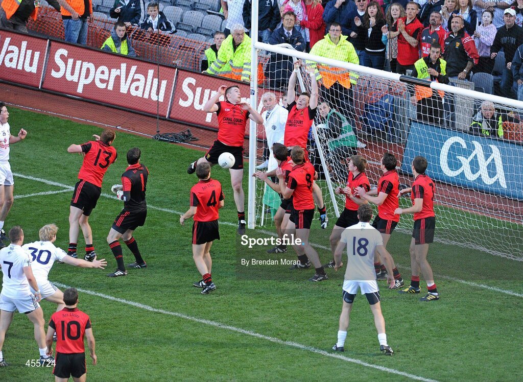 29 August 2010; The ball comes off the Down crossbar from a free kick by Kildare's Robert Kelly late in injury time. GAA Football All-Ireland Senior Championship Semi-Final, Kildare v Down, Croke Park, Dublin. Picture credit: Brendan Moran / SPORTSFILE