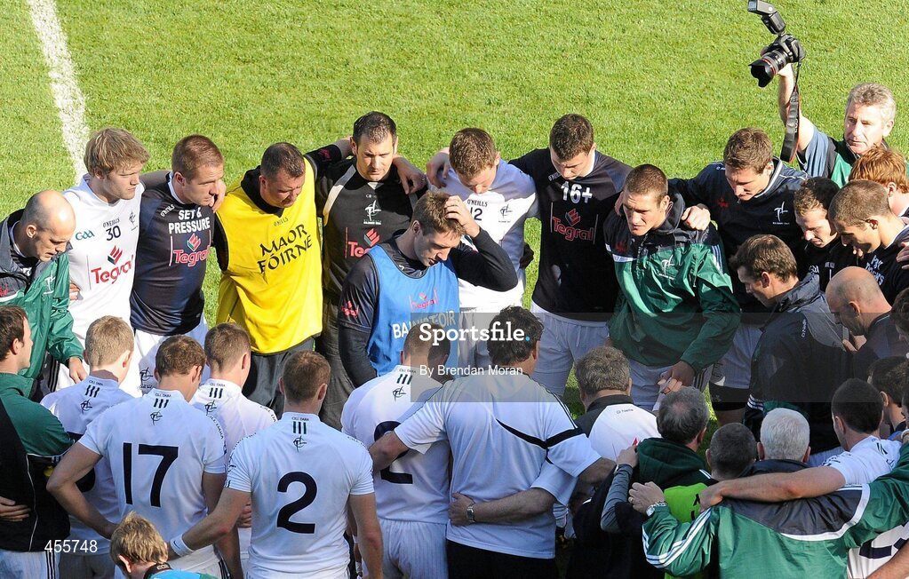29 August 2010; Kildare manager Kieran McGeeney speaks to his players after the game. GAA Football All-Ireland Senior Championship Semi-Final, Kildare v Down, Croke Park, Dublin. Picture credit: Brendan Moran / SPORTSFILE