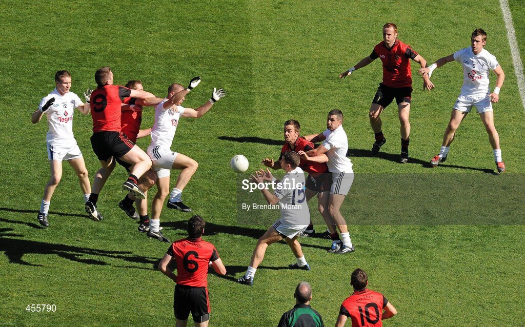 29 August 2010; Players from both sides contest possession in a crowded midfield. GAA Football All-Ireland Senior Championship Semi-Final, Kildare v Down, Croke Park, Dublin. Picture credit: Brendan Moran / SPORTSFILE