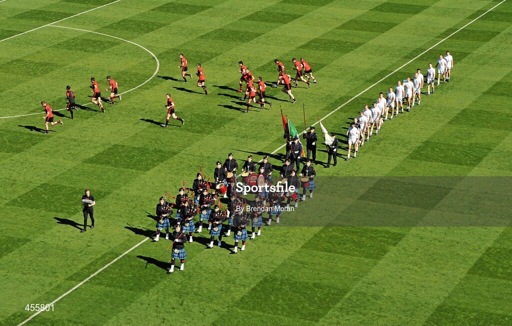 29 August 2010; The Down team break from the pre-match parade as the Kildare team keep in formation. GAA Football All-Ireland Senior Championship Semi-Final, Kildare v Down, Croke Park, Dublin. Picture credit: Brendan Moran / SPORTSFILE