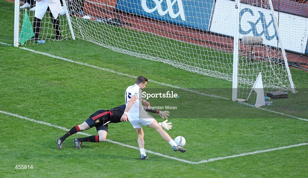 29 August 2010; Eamonn Callaghan, Kildare, scores his side's goal past Down goalkeeper Brendan McVeigh. GAA Football All-Ireland Senior Championship Semi-Final, Kildare v Down, Croke Park, Dublin. Picture credit: Brendan Moran / SPORTSFILE