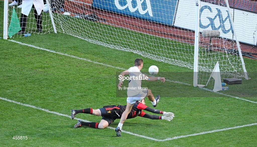 29 August 2010; Eamonn Callaghan, Kildare, scores his side's goal past Down goalkeeper Brendan McVeigh. GAA Football All-Ireland Senior Championship Semi-Final, Kildare v Down, Croke Park, Dublin. Picture credit: Brendan Moran / SPORTSFILE