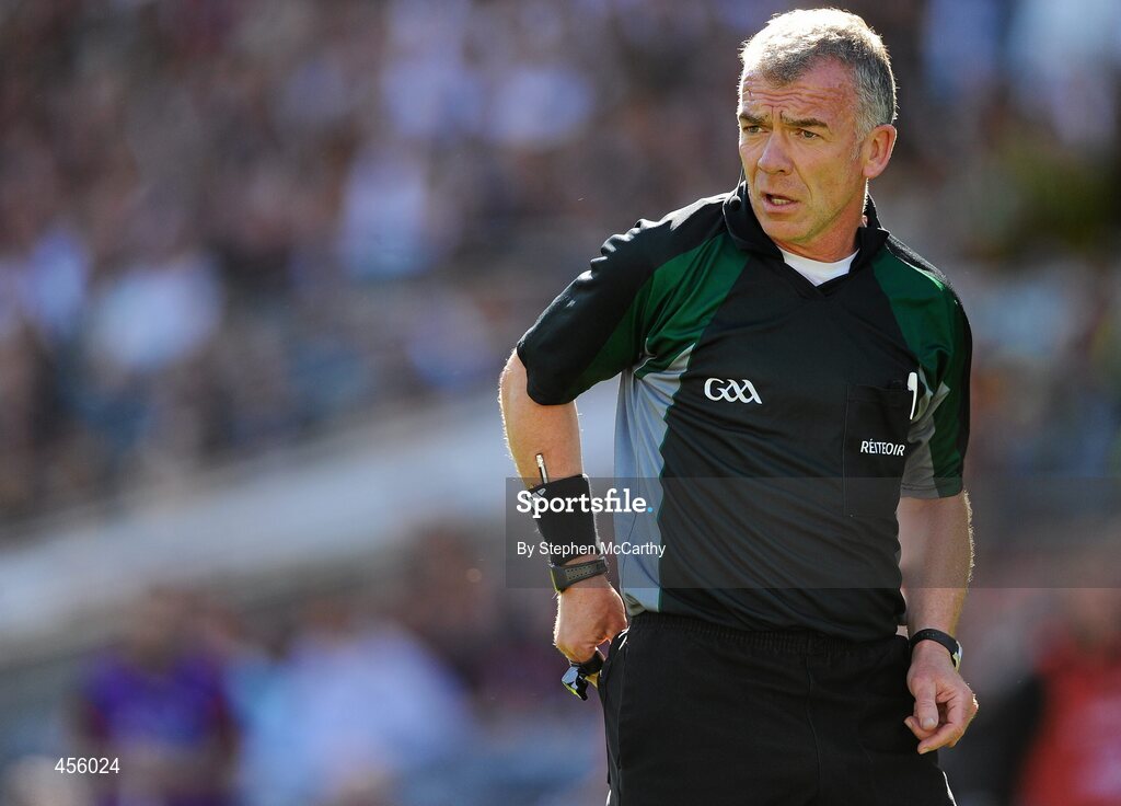 29 August 2010; Referee Pat McEnaney reaches for his notebook. GAA Football All-Ireland Senior Championship Semi-Final, Kildare v Down, Croke Park, Dublin. Picture credit: Stephen McCarthy / SPORTSFILE