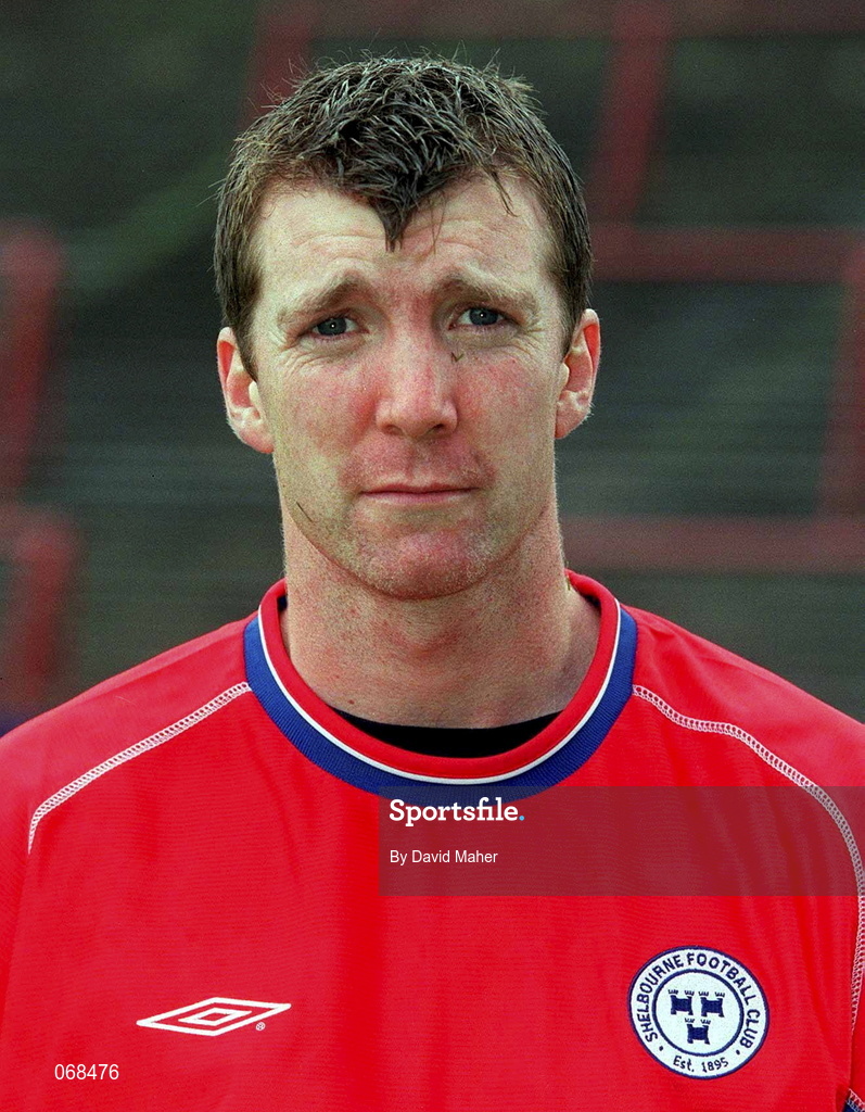 27 July 2001; Jim Gannon of Shelbourne during the pre-season friendly match between Shelbourne and Wycombe Wanderers at Tolka Park in Dublin. Photo by David Maher/Sportsfile