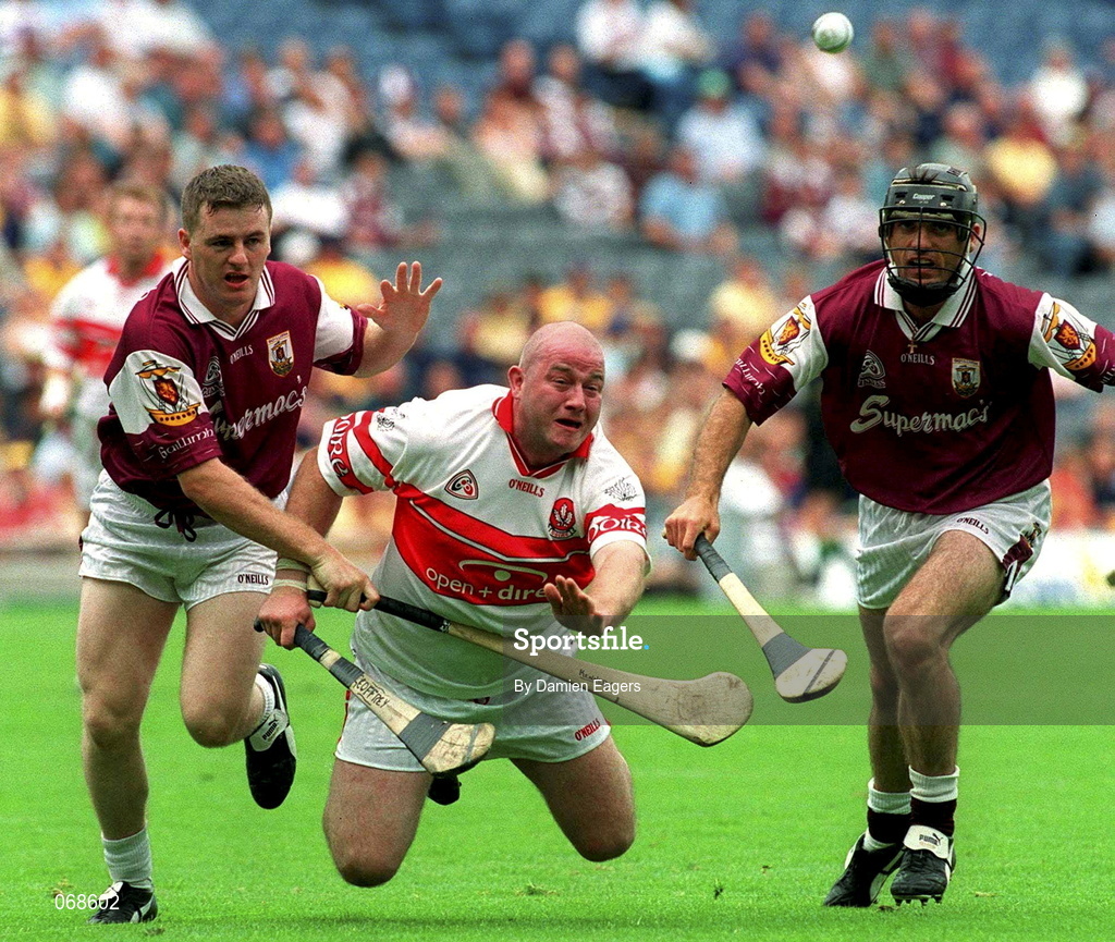 29 July 2001; Geoffrey McGonagle of Derry in action against Michael Healy, right, and Gregory Kennedy of Galway during the Guinness All-Ireland Senior hurling Championship Quarter-Final match between Galway and Derry at Croke Park in Dublin. Photo by Damien Eagers/Sportsfile