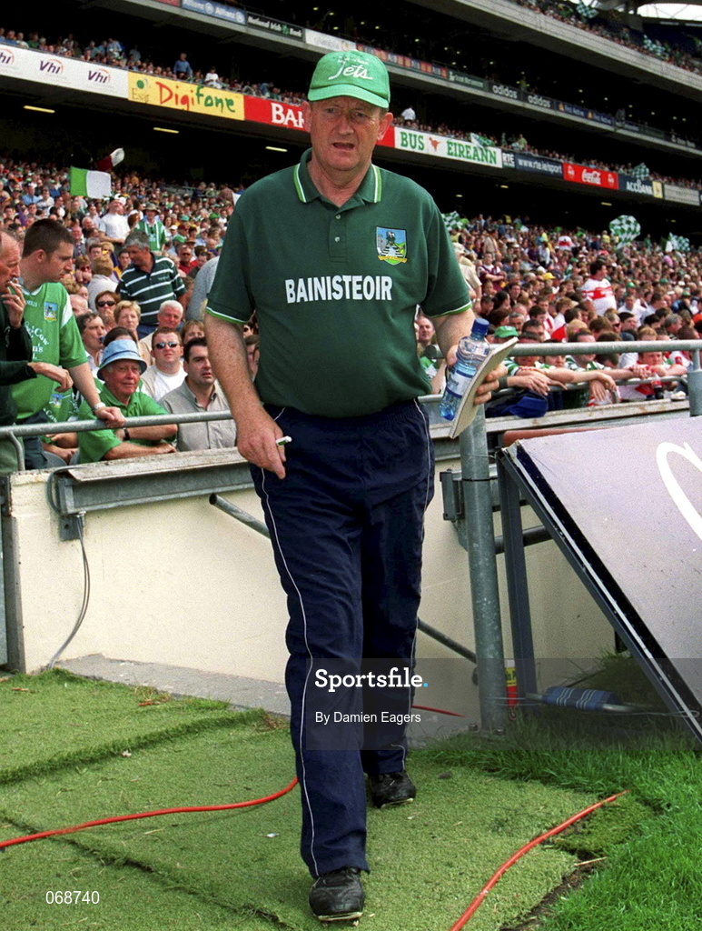29 July 2001; Limerick manager Eamonn Cregan during the Guinness All-Ireland Senior Hurling Championship Quarter-Final match between Wexford and Limerick at Croke Park in Dublin. Photo by Damien Eagers/Sportsfile
