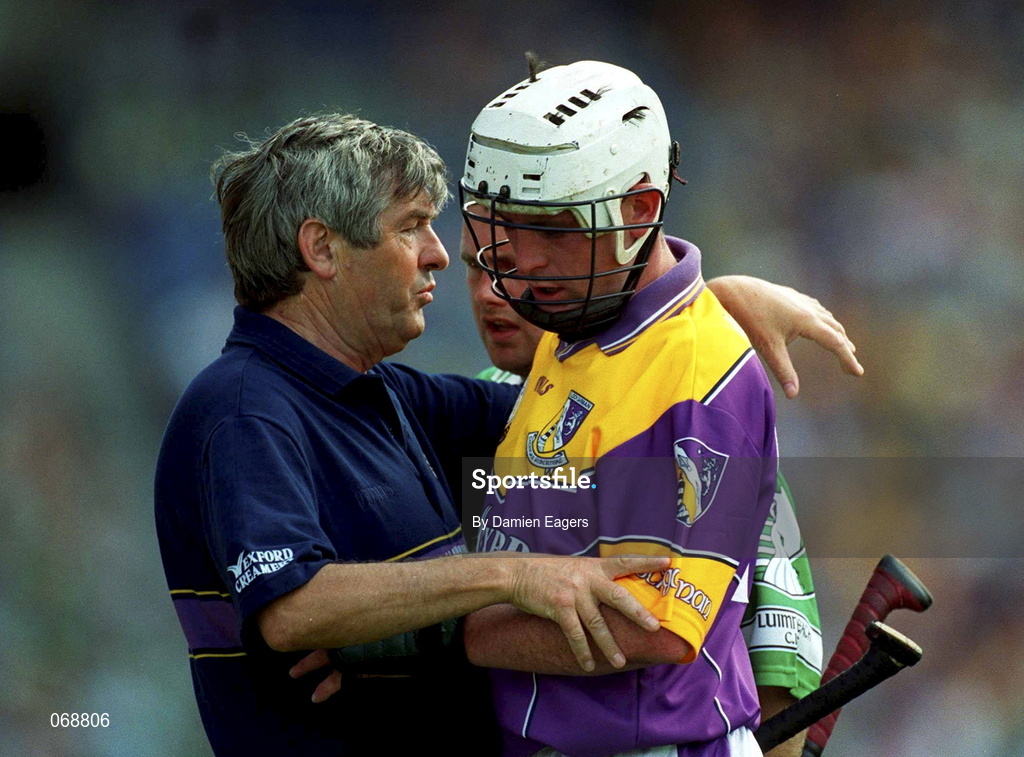 29 July 2001; Tony Dempsey of Wexford manager has a word with Paul Codd during the Guinness All-Ireland Senior Hurling Championship Quarter-Final match between Wexford and Limerick at Croke Park in Dublin. Photo by Damien Eagers/Sportsfile