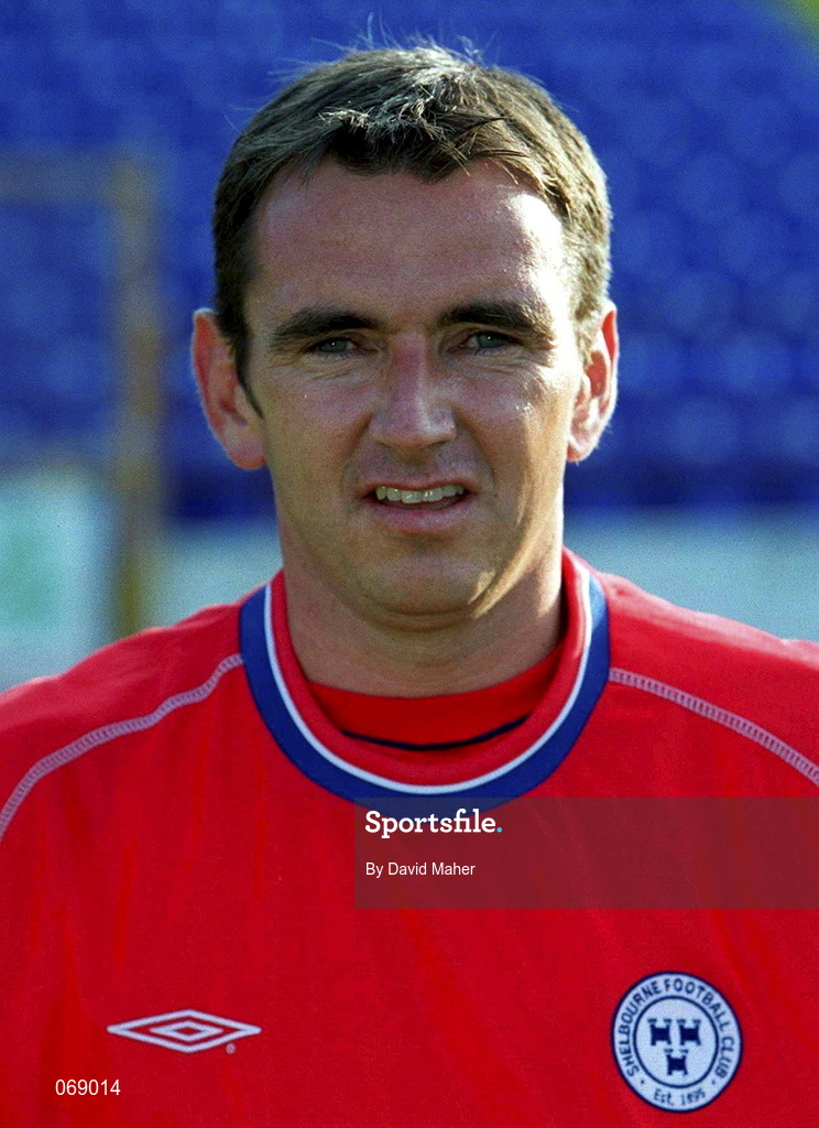 27 July 2001; Pat Fenlon of Shelbourne during the pre-season friendly match between Shelbourne and Wycombe Wanderers at Tolka Park in Dublin. Photo by David Maher/Sportsfile